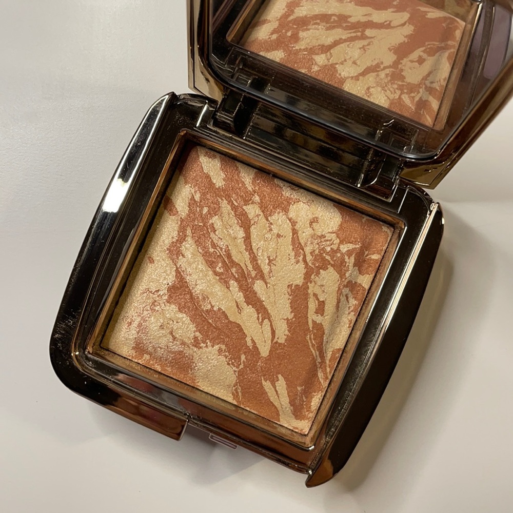Hourglass Ambient Strobe Lighting Blush in Brilliant Nude